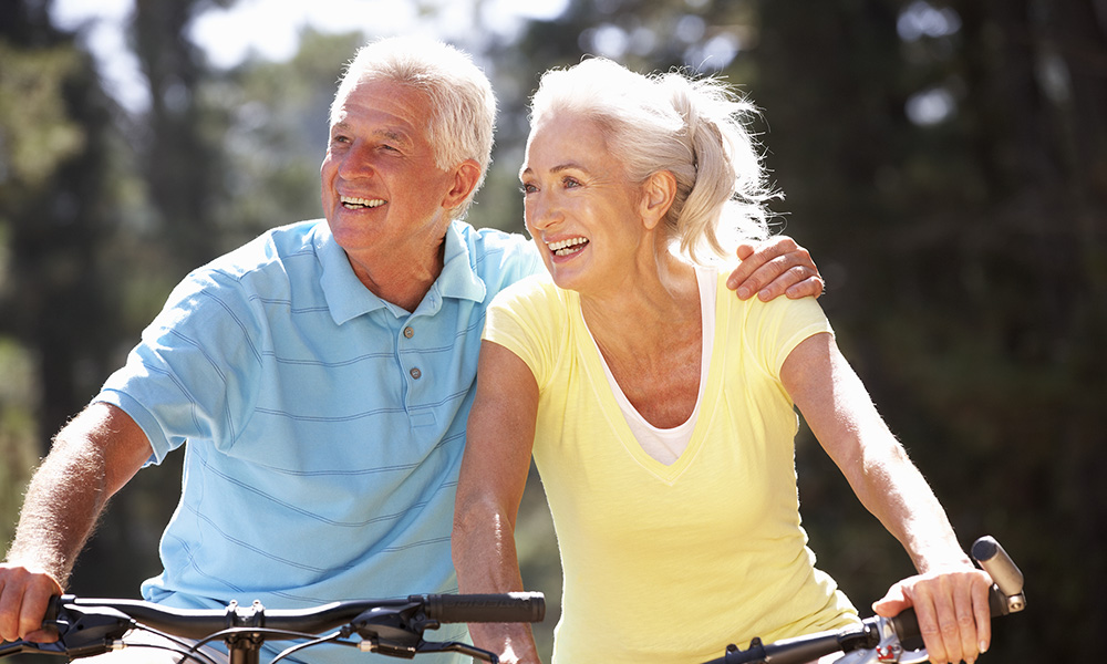 Retired couple cycling as a new years resolution