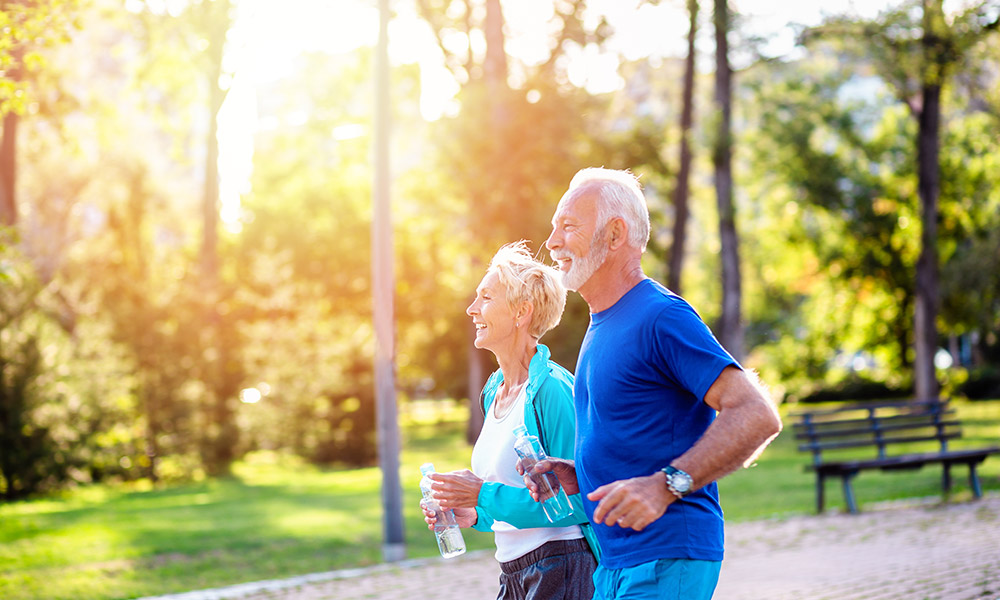 Retired couple exercising to keep their heart healthy
